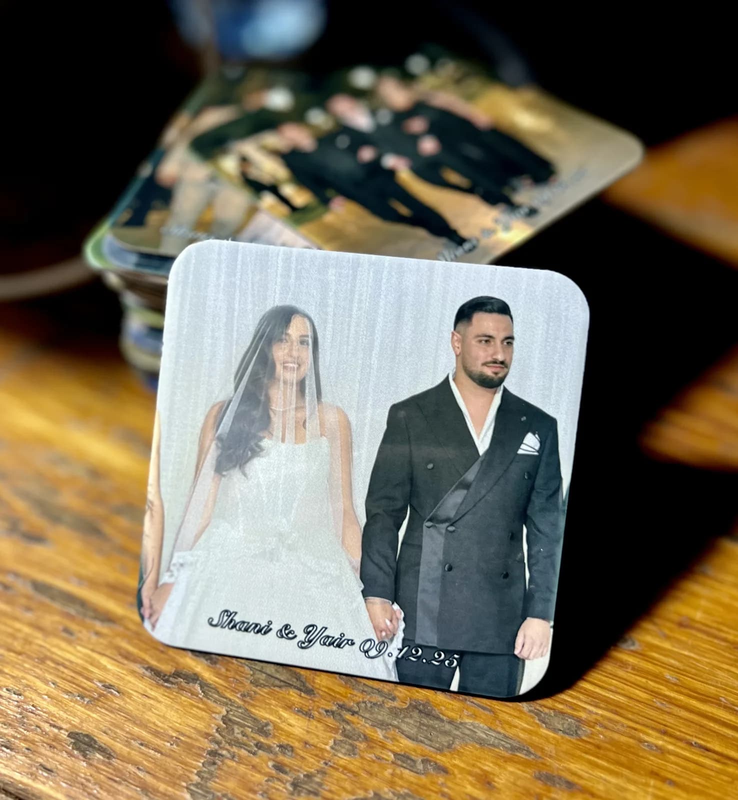 מגנט MetalMag עם תמונת חתן וכלה והקדשה אישית