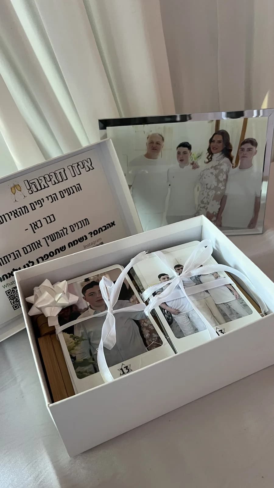 מזכרת אלומיניום במעמד במבוק עם תמונה אישית